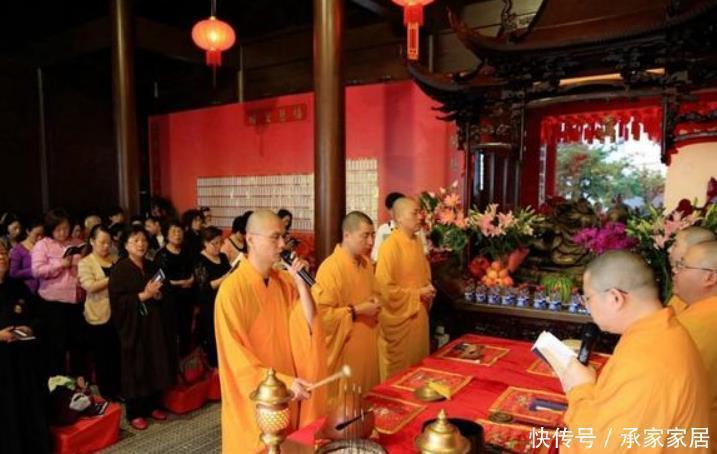 烧香拜佛时,4大禁忌需牢记,有钱人都明白,难怪更富有