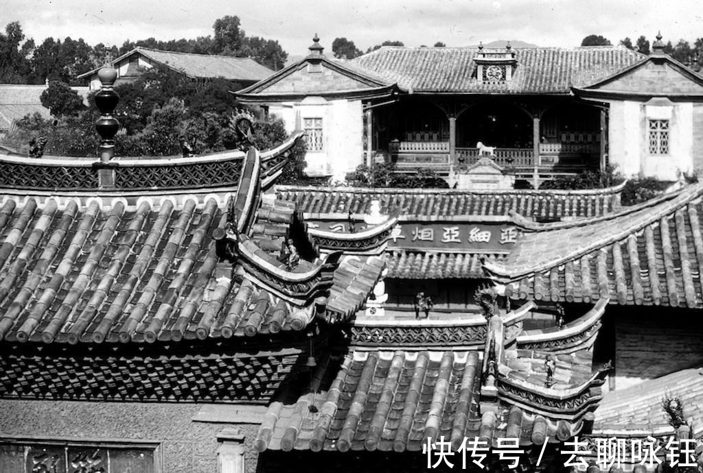 金马碧鸡坊|老照片 云南昆明1929年, 天开云瑞坊下的行人