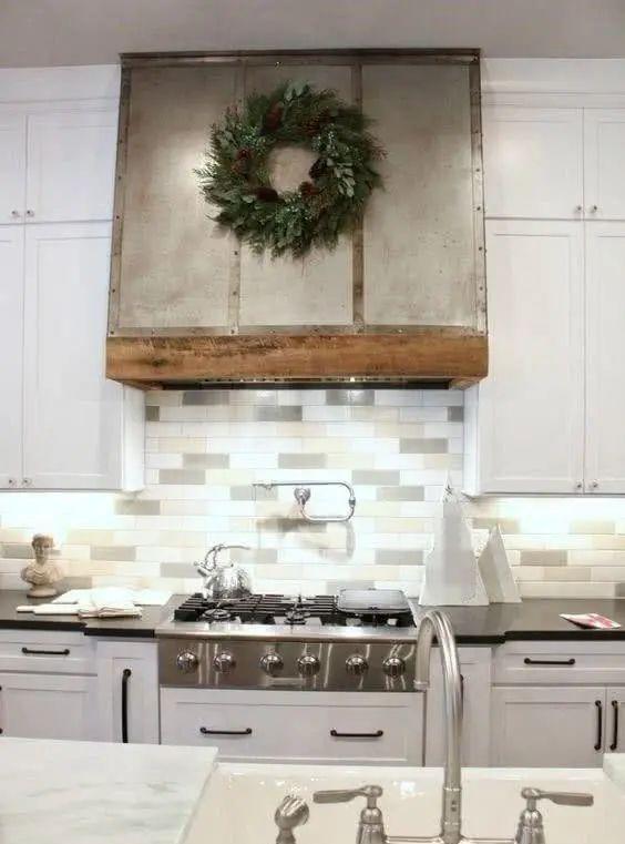 装修|厨房装修可别忽略了!灶台与吊柜中间贴层瓷砖做后挡板,太实用