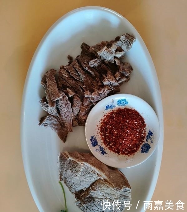牛肉和它天生一对,外面卖上百元一斤,家里再穷也要买,孩子要吃