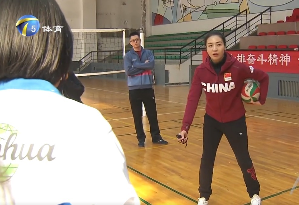 袁靈犀|甜蜜！魏秋月罕見全家福，2歲兒子像爸爸，33歲袁靈犀白發(fā)多搶鏡