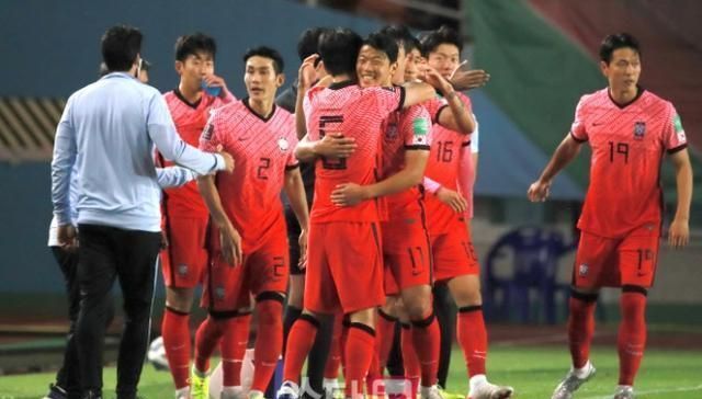 韩国男足|一波4-2!亚洲第4将创历史,晋级世界杯概率98.57%,国足出线悬了