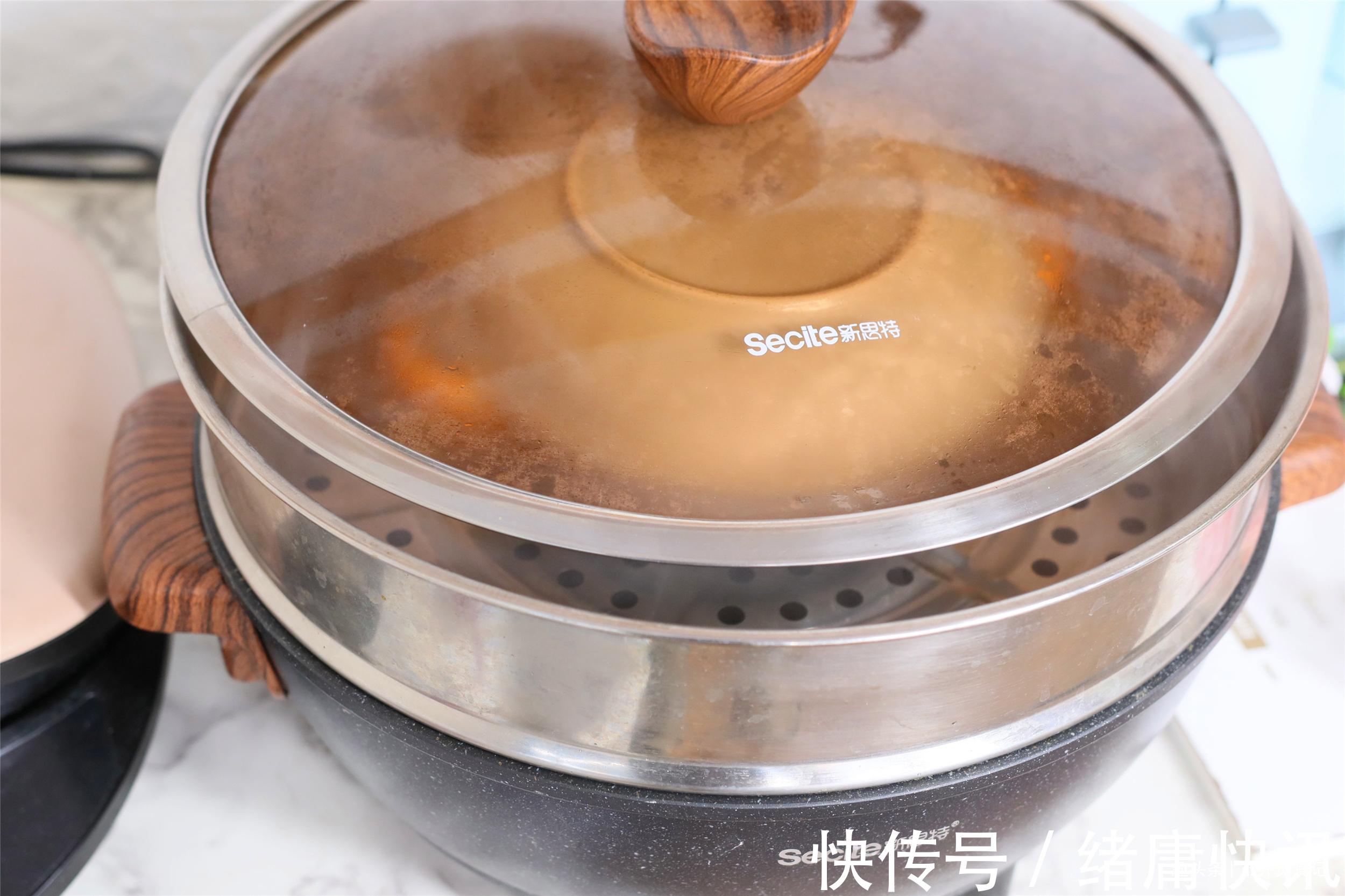 70岁老两口，蒸的鸡蛋羹火了，太懂食材搭配，每天1碗营养全有了