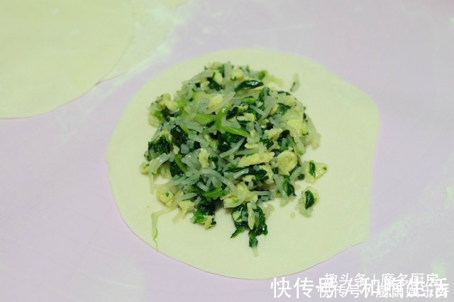 面粉|菜盒子薄皮大馅特好吃，面粉不用开水烫，放多久都不会硬！