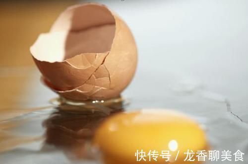 食物|比肥肉还“历害”的5种食物,胆固醇含量高,越吃血管越狭窄