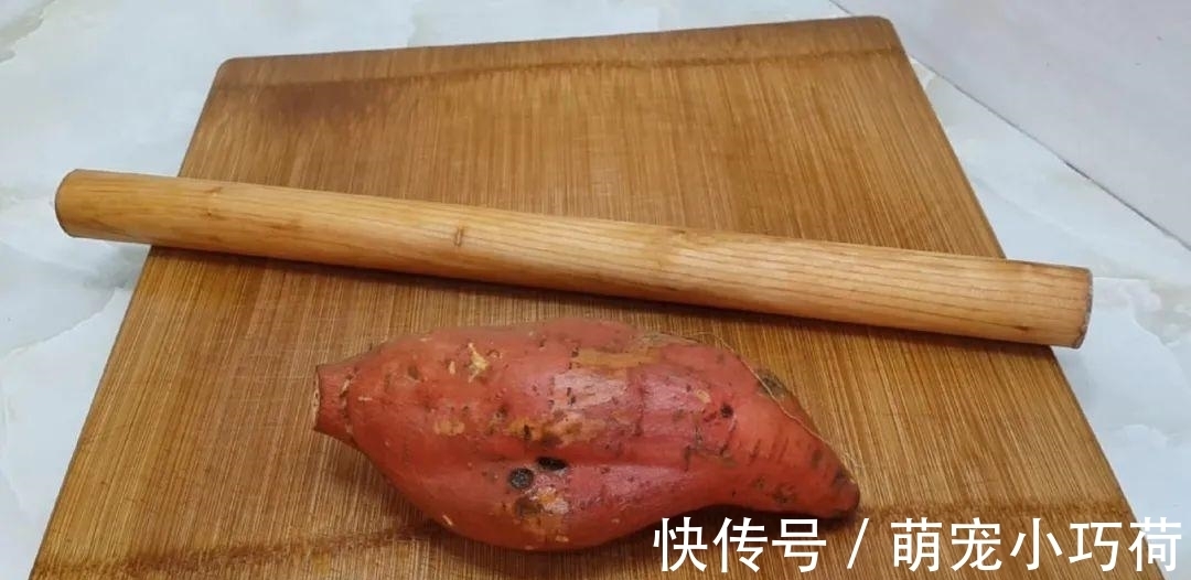 保鲜膜|1个红薯，3勺面粉，不用一滴水，做出创意小吃，保证孩子天天嚷着吃