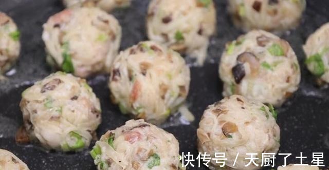 天冷后，遇到此菜别错过，锌是猪肝7倍，做成丸子砂锅鲜美又好吃！