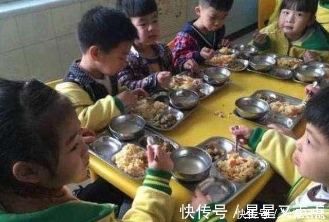 幼儿园|儿子在幼儿园一顿吃四碗，被校长点名叫家长，看到照片蒙了