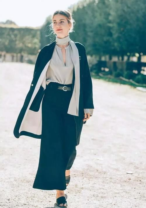 收起你的卫衣吧，今年流行这几款内搭，每天都能穿出新花样