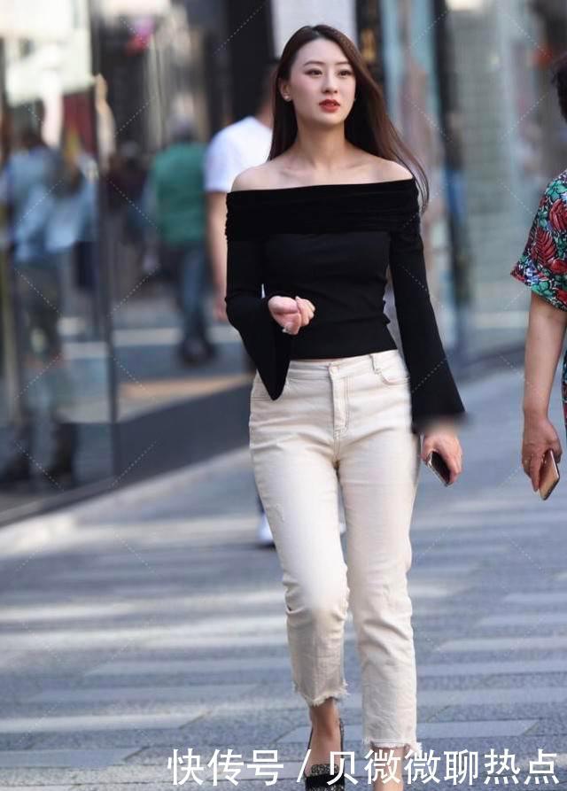 黑色露肩衣搭配白色小长裤,气质优雅,清新迷人