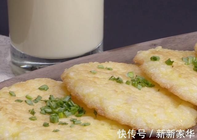 柠檬汁|白米饭的美食新吃法，搭配鸡蛋一拌一煎，营养又解馋，孩子特爱吃