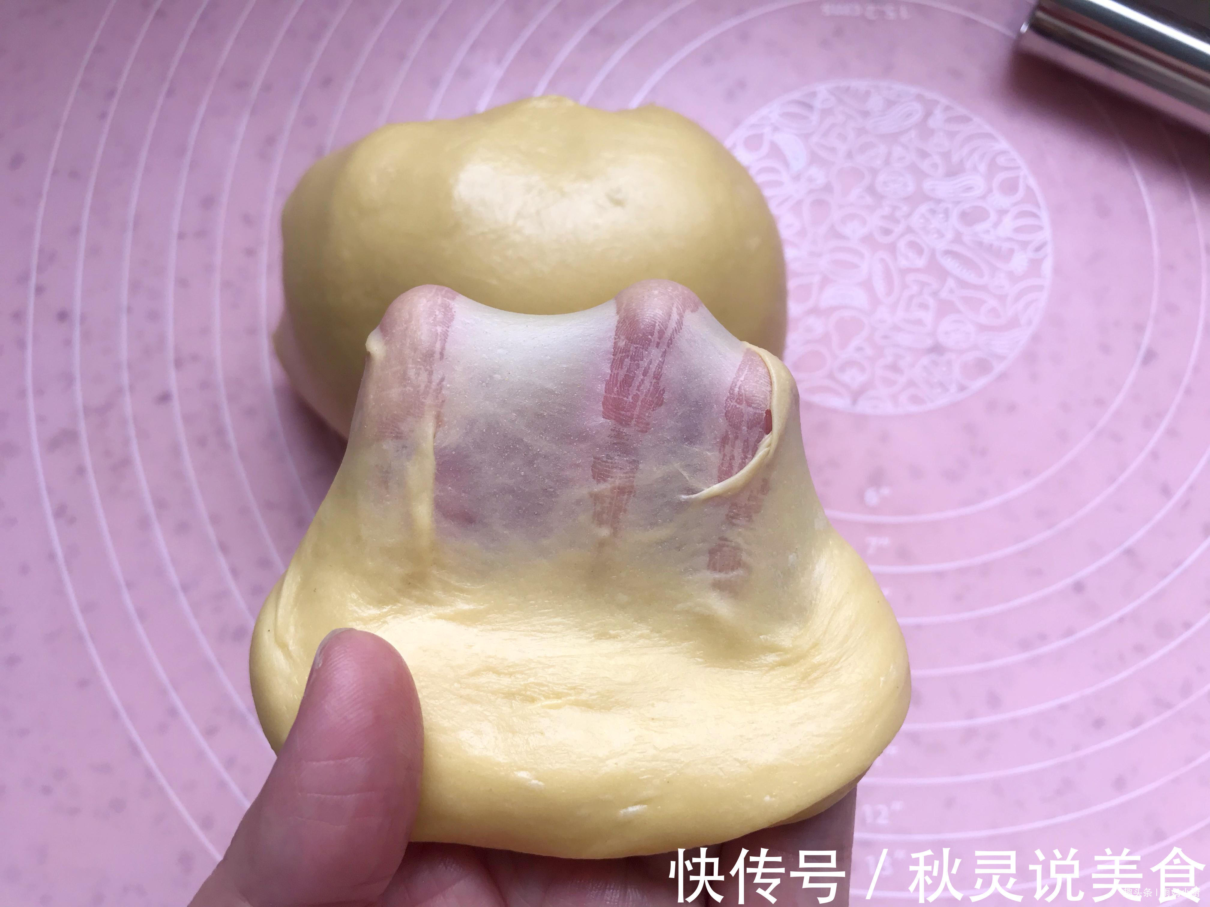 南瓜别煮粥了,加点面粉做此物,色泽金黄又营养,大小朋友都爱吃