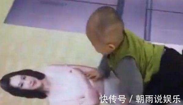 小张|爸爸带孩子去超市,一进去宝宝就趴地上了,周围人一看都笑喷了