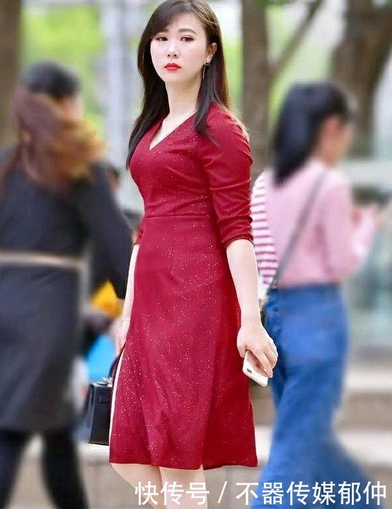 大气|秋季端庄大气得穿着,微微起了减缓的感觉