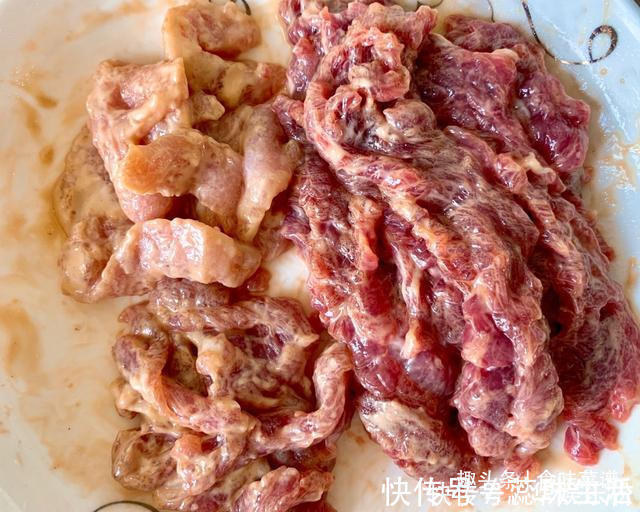 口感|炒牛肉，直接下锅炒不对！大厨教你一招，简单又快捷，口感还滑嫩