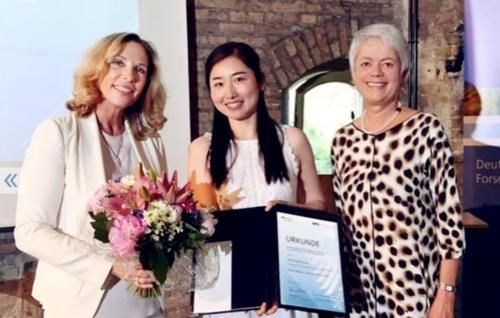 中国天才美女科学家,32岁获得千万大奖,放弃国外高薪回国效力