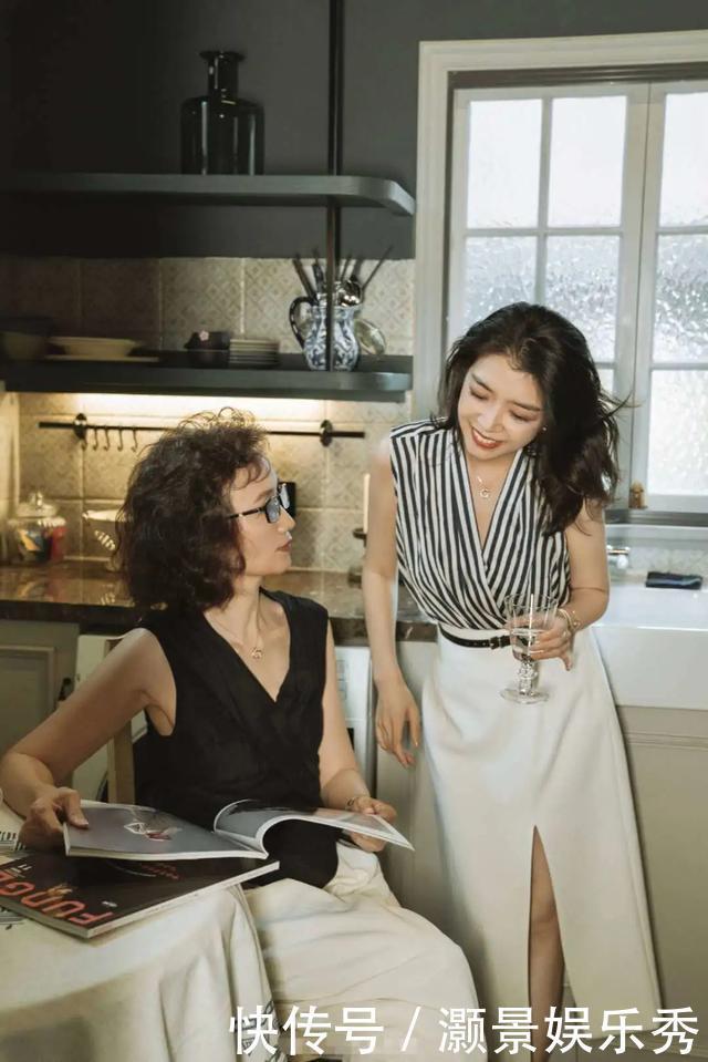 新发型|三木妈妈新发型变贵妇,57岁穿女儿小马甲配阔腿裤,黑白配真优雅