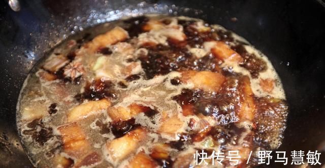 五花肉|做红烧肉,记住“整焯、2炒、加3水”,肉块肥而不腻,入口即化