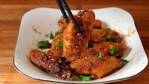 鸡翅超好吃的做法，不油炸不用烤，皮焦肉嫩，孩子天天吵着吃
