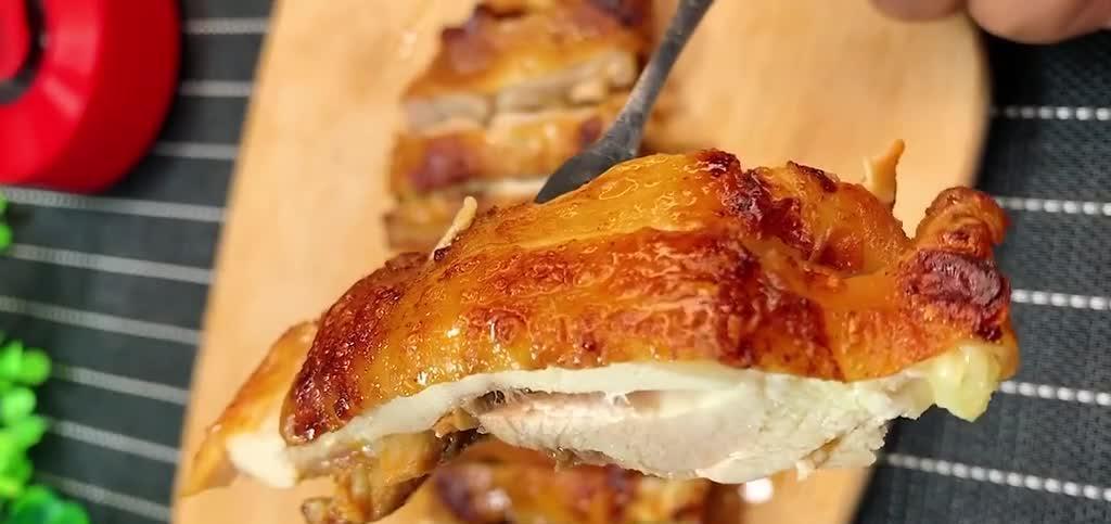 家常版香煎鸡腿,外酥里嫩香辣入味,大快朵颐超级过瘾