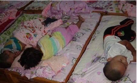 绳子|幼儿园孩子午睡实拍,看完后,你还会给孩子买这3种衣服吗