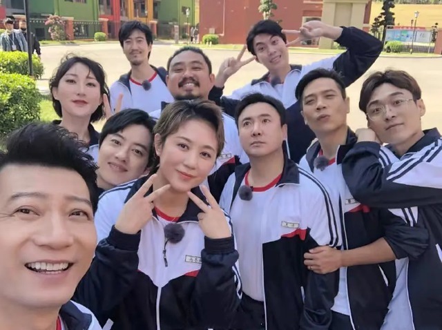 综艺界的王者沈腾,终于碰到难题了,被几个小学生问题弄尴尬了