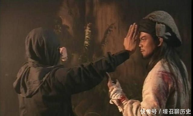 乔峰胸口的纹身是怎么来的?天生的,还是谁给他纹上去的?