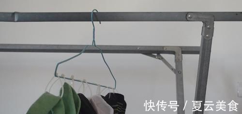 袜子|衣架上绑几根扎带, 放阳台上太实用了, 解决了困扰大家的一个难题