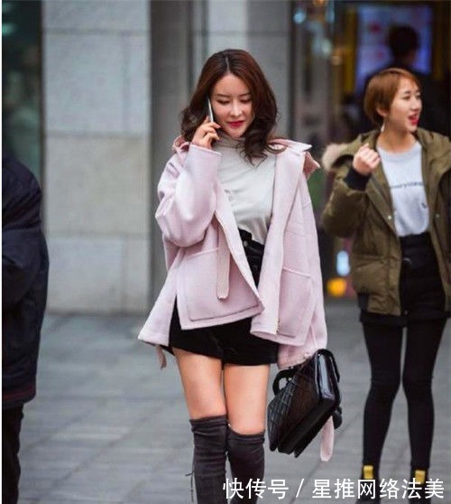 街拍|街拍:短发小姐姐,休闲衫搭配半裙,俏皮又可爱