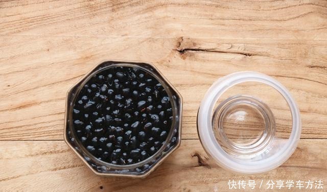 天冷要吃这食物,富含蛋白质,每天8颗精神饱满,泡一泡特好吃