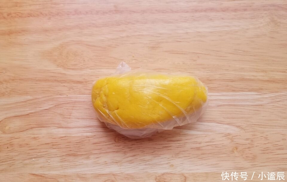 鸡蛋别再炒着吃了,做成小零食,酥香可口,孩子一口气能吃10个