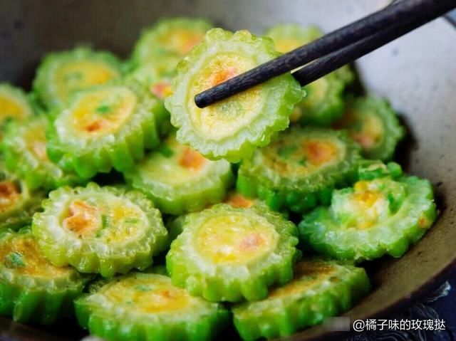 紫苏炒青瓜|千万别错过的三道家常菜推荐：苦瓜煎蛋，紫苏炒青瓜，尖椒酿虾滑