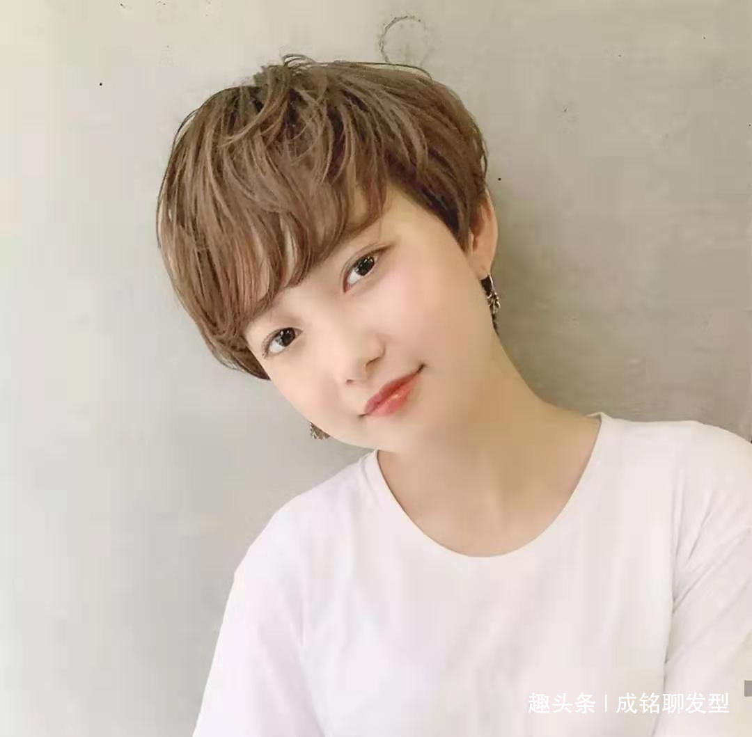 女生 脸胖的女生不适合短发看了这九款发型,你以前的发型都弱爆了