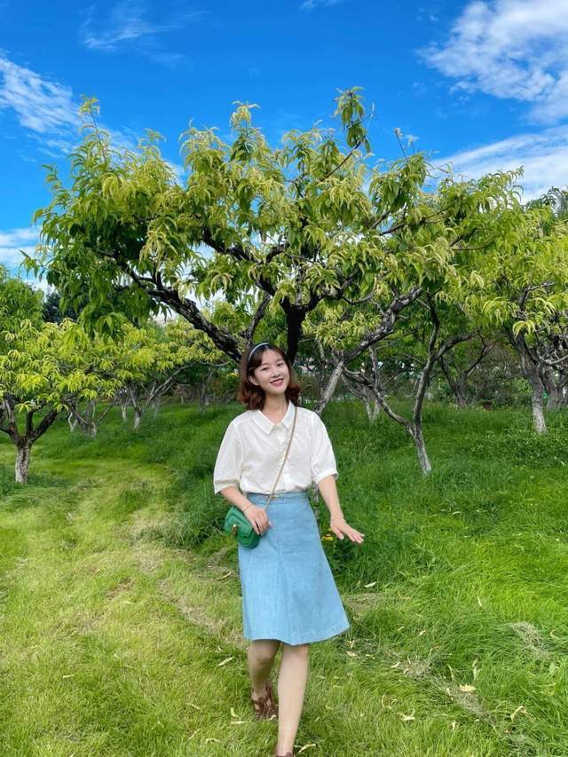 百褶裙|秋游怎么穿才高级?西装外套搭配百褶裙又飒又美,关键特别显气质