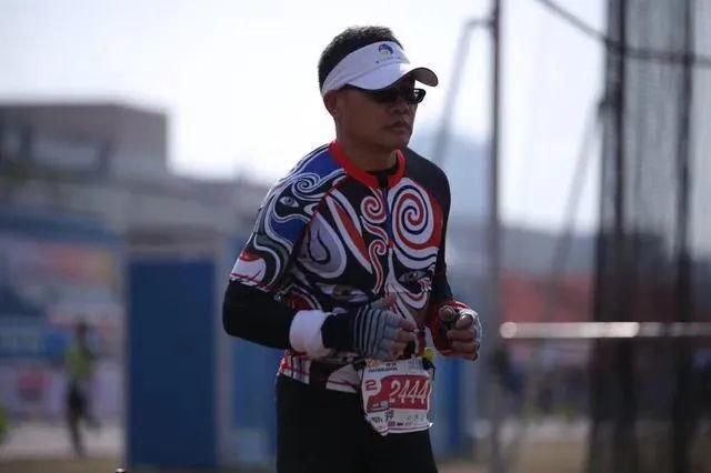  中华|潘中华：鹰，不可以留恋地平线