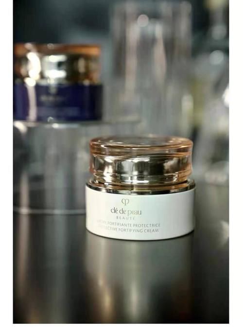 前有“王牌”面霜精华，后有冻干粉，为何后者“风更大”，真相了