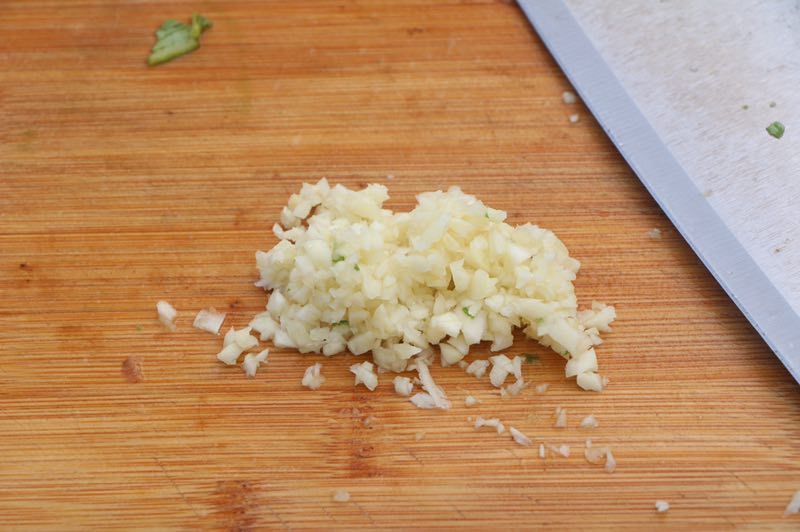 油麦菜别再清炒了,加这一样,上桌1分钟就吃个精光,2天不吃就馋