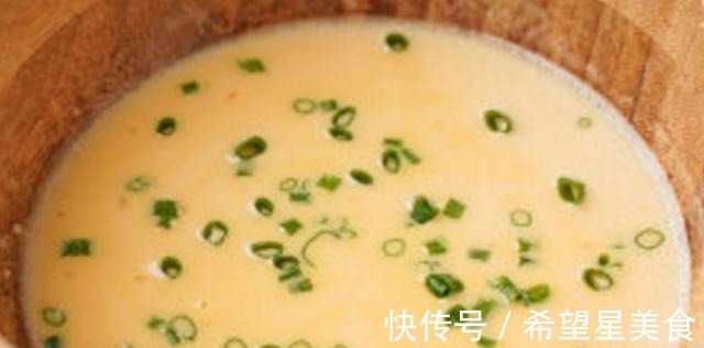 葱花蛋饼怎么做教你详细做法,隔三差五做一次,当早餐真合适!