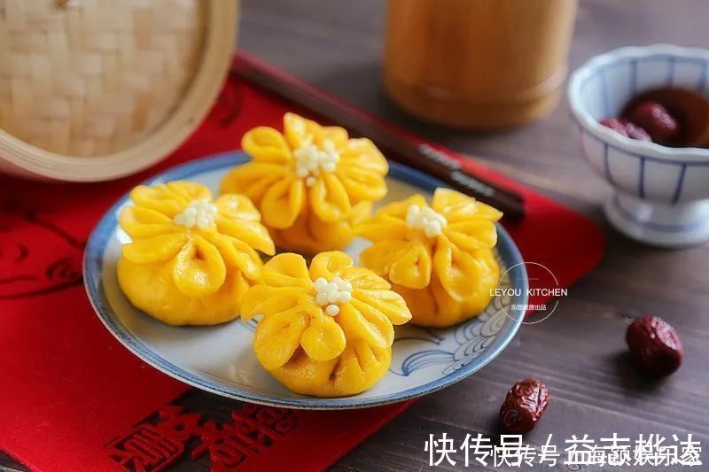 豆沙馅|多捏几下，豆沙包和花一样漂亮，过年端上桌，全家抢着拍照
