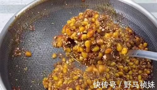 浸泡|黄豆要提前给它浸泡一夜，不腌不焖，切碎一炒，随吃随取也是很方便，特方便