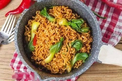 减肥期间|学到了！减肥期间这样吃方便面不会胖！