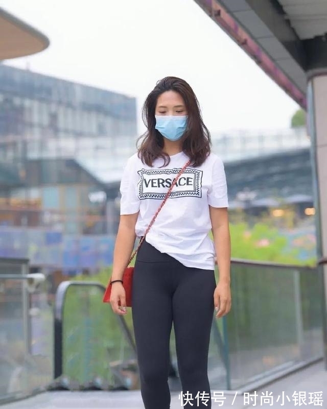 秋季|被“束缚”的健美裤,以另类的新穿法,燃爆了整个秋季的街头!