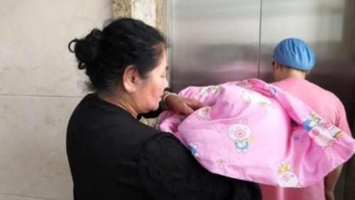 李女士|孩子出生后的“第一抱”,最好别是这5种人,不是迷信有科学依据