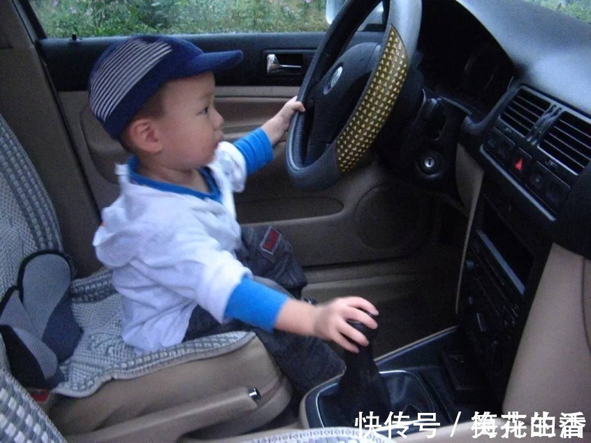 小孩|男童踢坏电影屏幕,影院索赔巨款,熊孩子闯祸该谁背锅