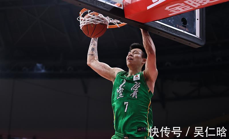 三分球|中规中矩!关键时刻遭弃用,张镇麟暴露两大不足,杨鸣需及时调整