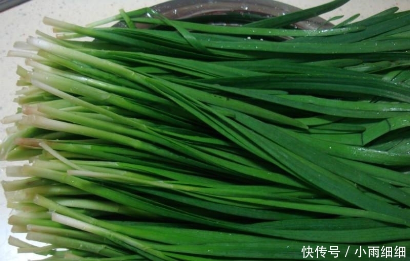 润肠通便补血解毒快手家常菜,韭菜炒鸭血,简单省事但健康不打折