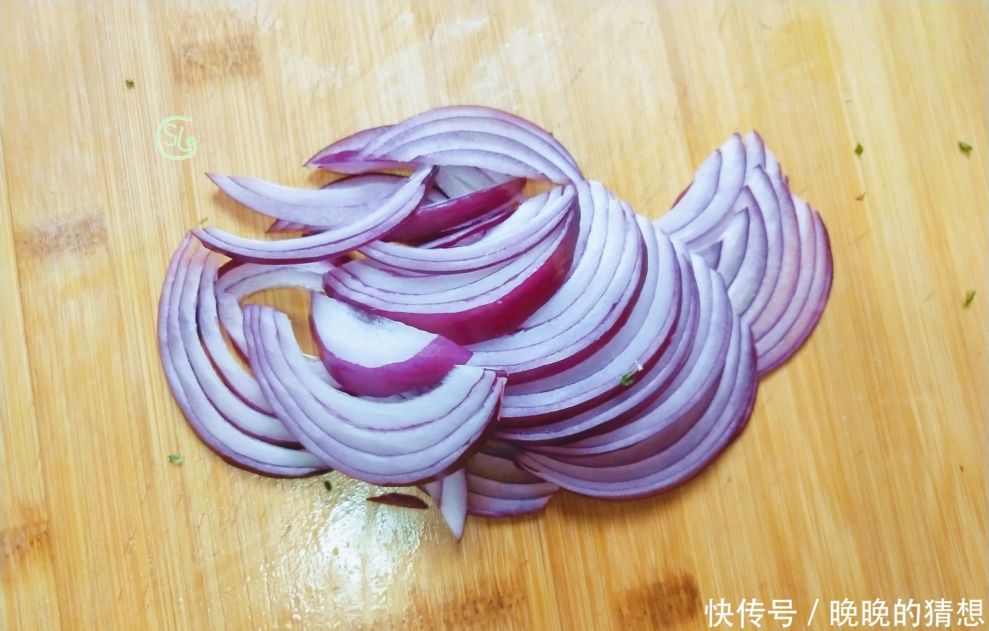 适合春天吃的凉拌菜，6种食材做一大盘，成本不到10块，香辣下饭