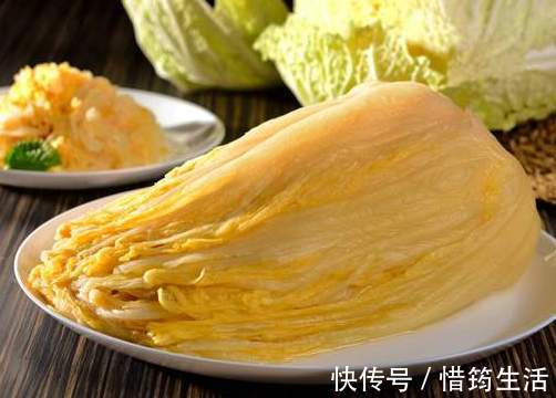 阳台上|腌酸菜别只会加盐，教你正确的腌制方法，酸菜爽脆下饭不腐烂