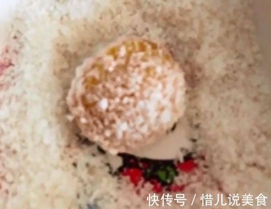 去大姑家做客,大姑做了一款小点心,一口气吃了5个,太好吃