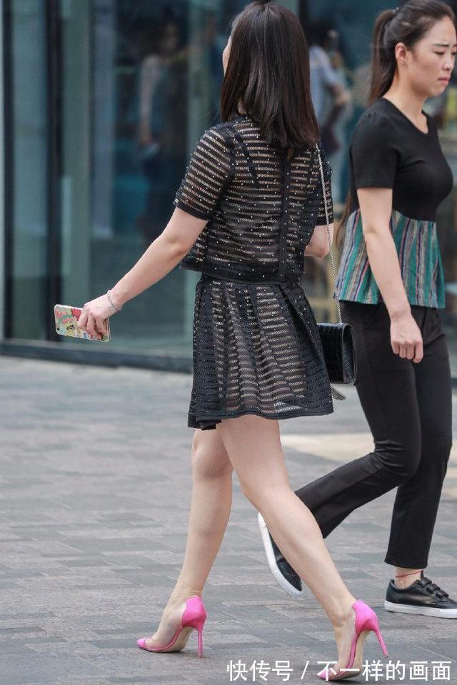 高跟鞋 这么“小巧袖珍”的高跟鞋,穿起来凉快不说,关键是还很“少女”